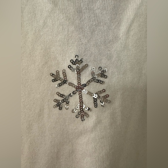 #1690 - Victoria Harbour Crewneck Sweater Ivory Sequined Penguins & Snowflakes - Picture 3 of 10